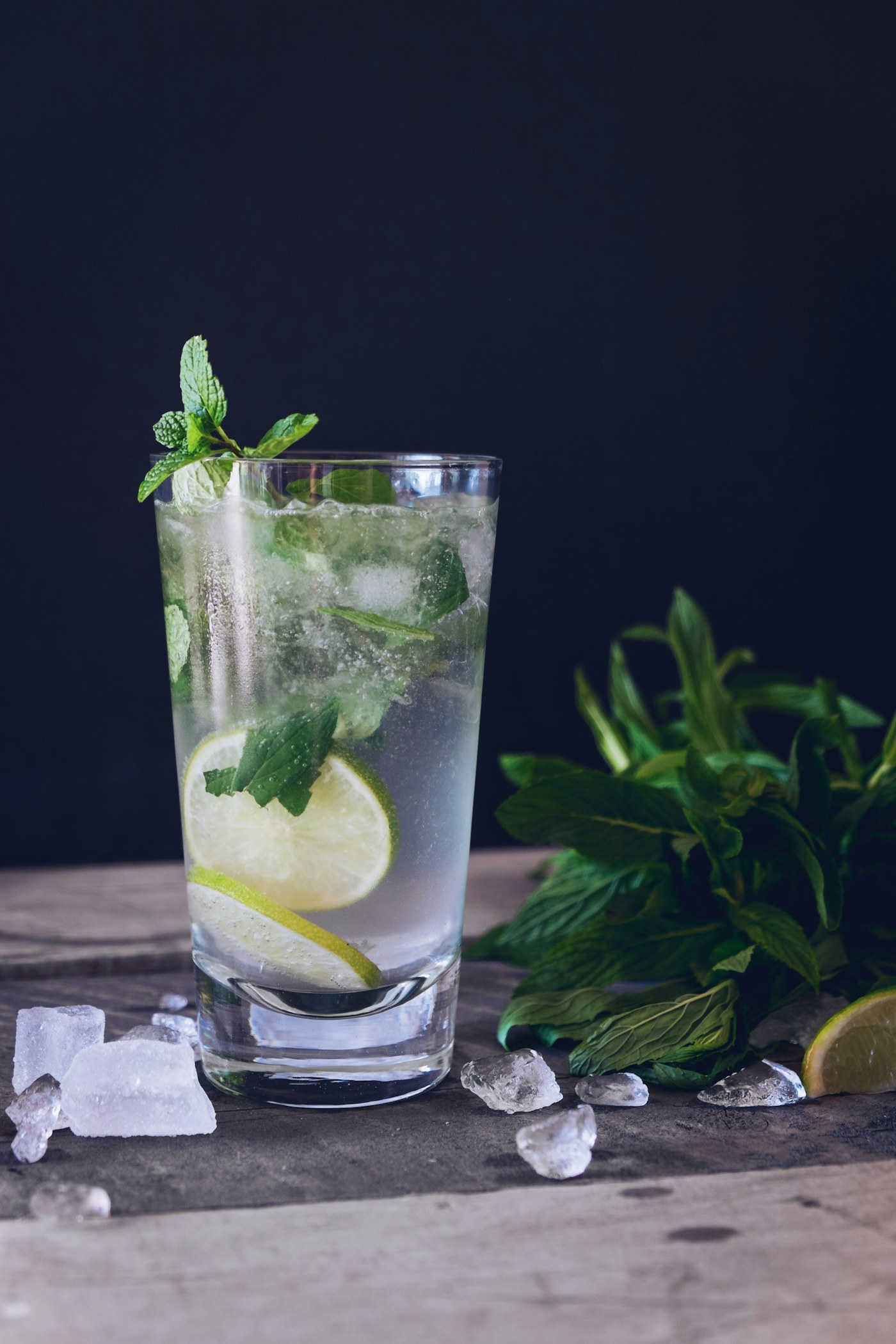 Kleurrijke cocktails tijdens een cocktailworkshop